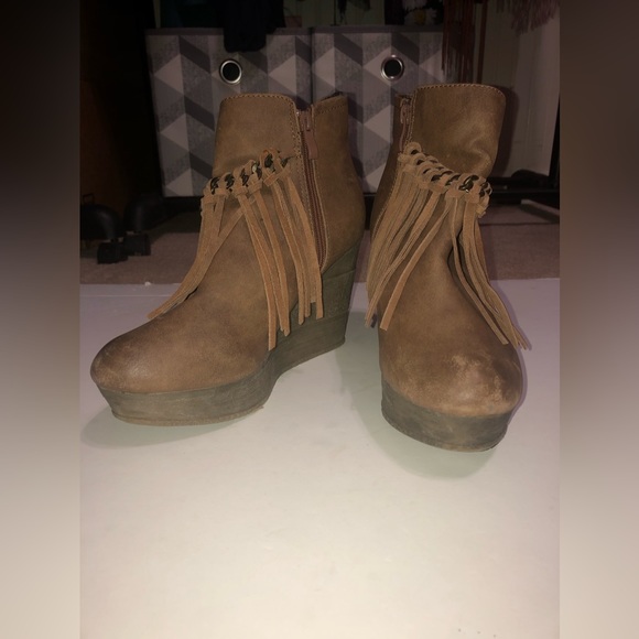 Fringy Booties - Picture 3 of 12